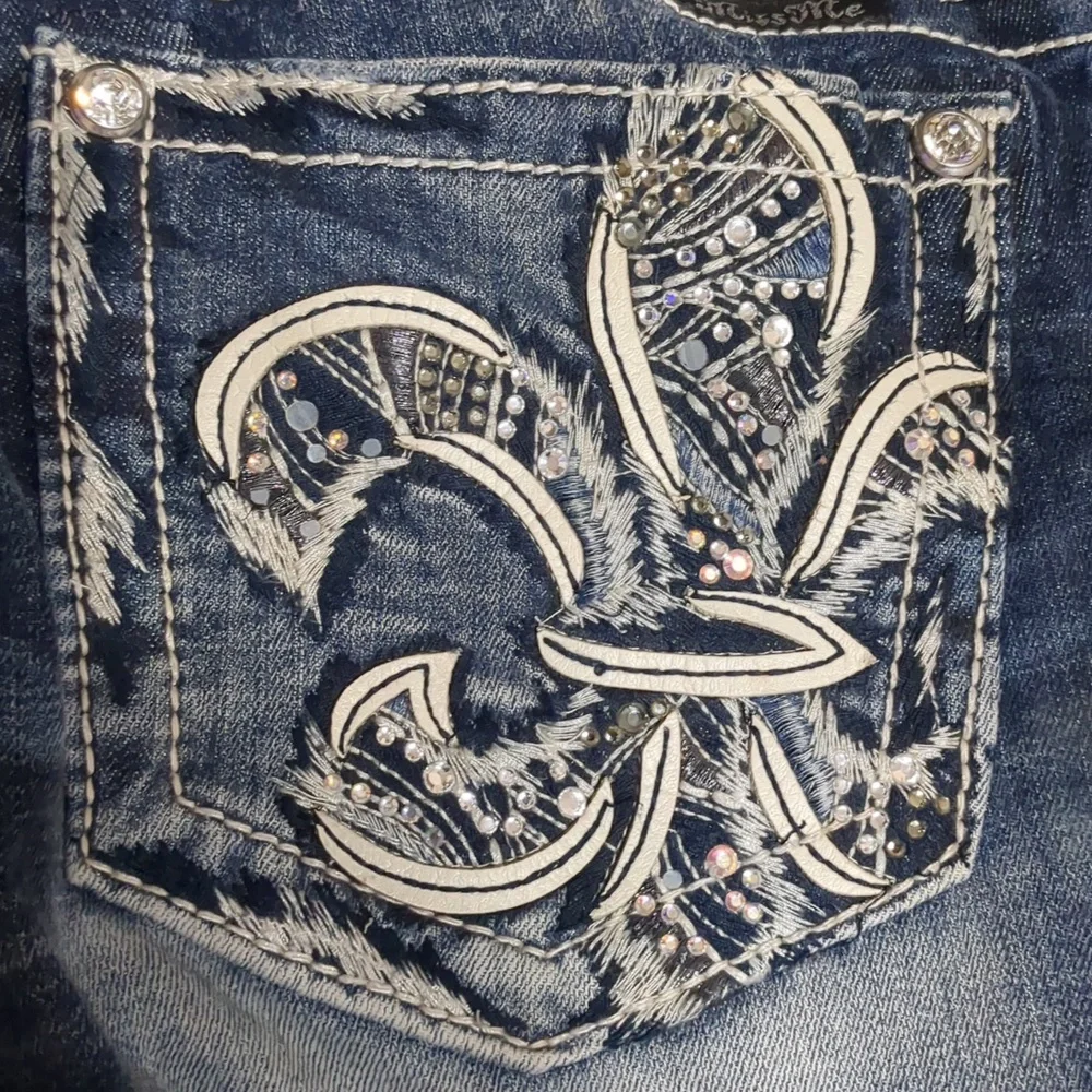Miss Me Embellished Fleur Bootcut Dark Washed Jeans Size 32 - Picture 5 of 14